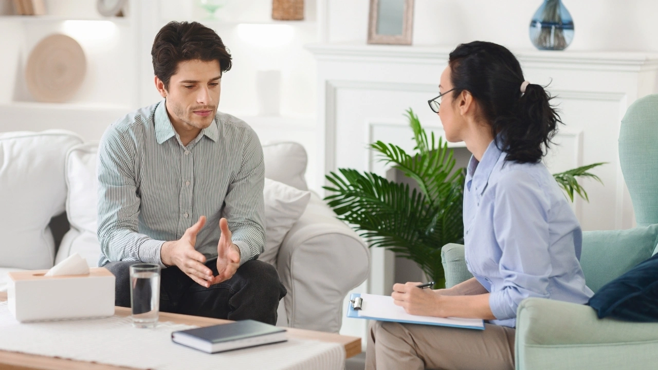 best female psychologist therapy session