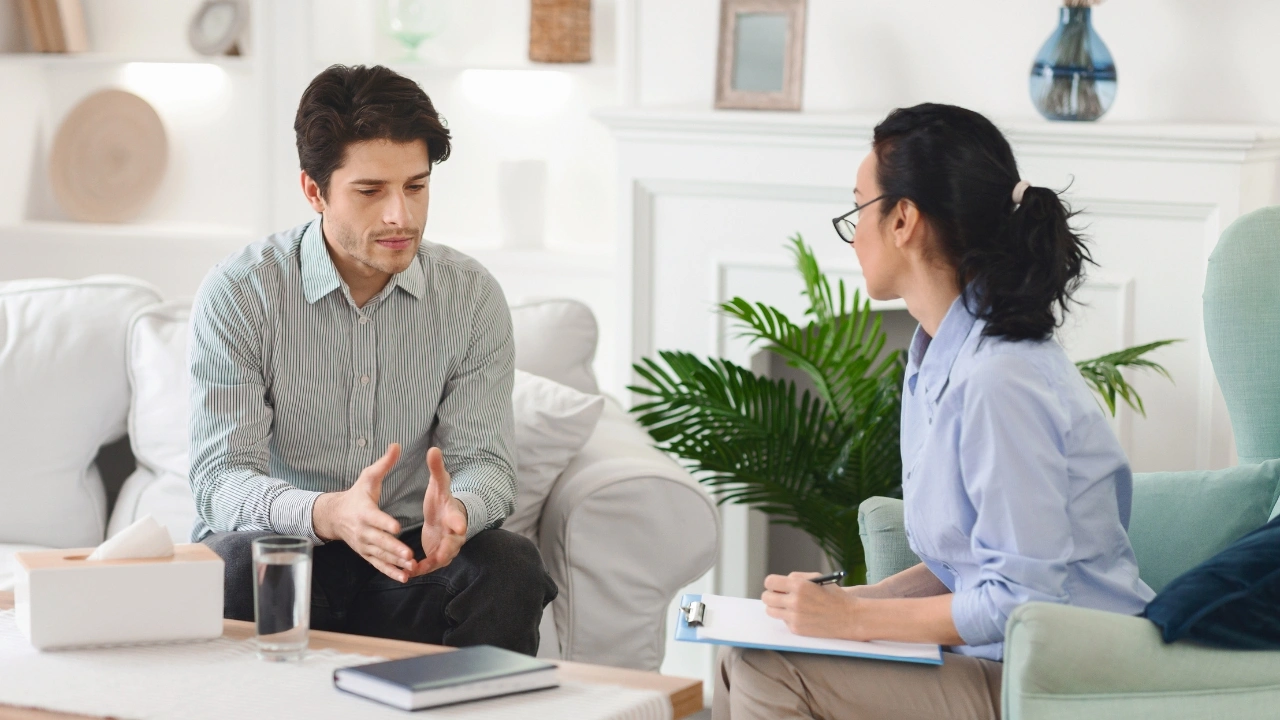 Licensed mental health expert in Gurgaon clinic session