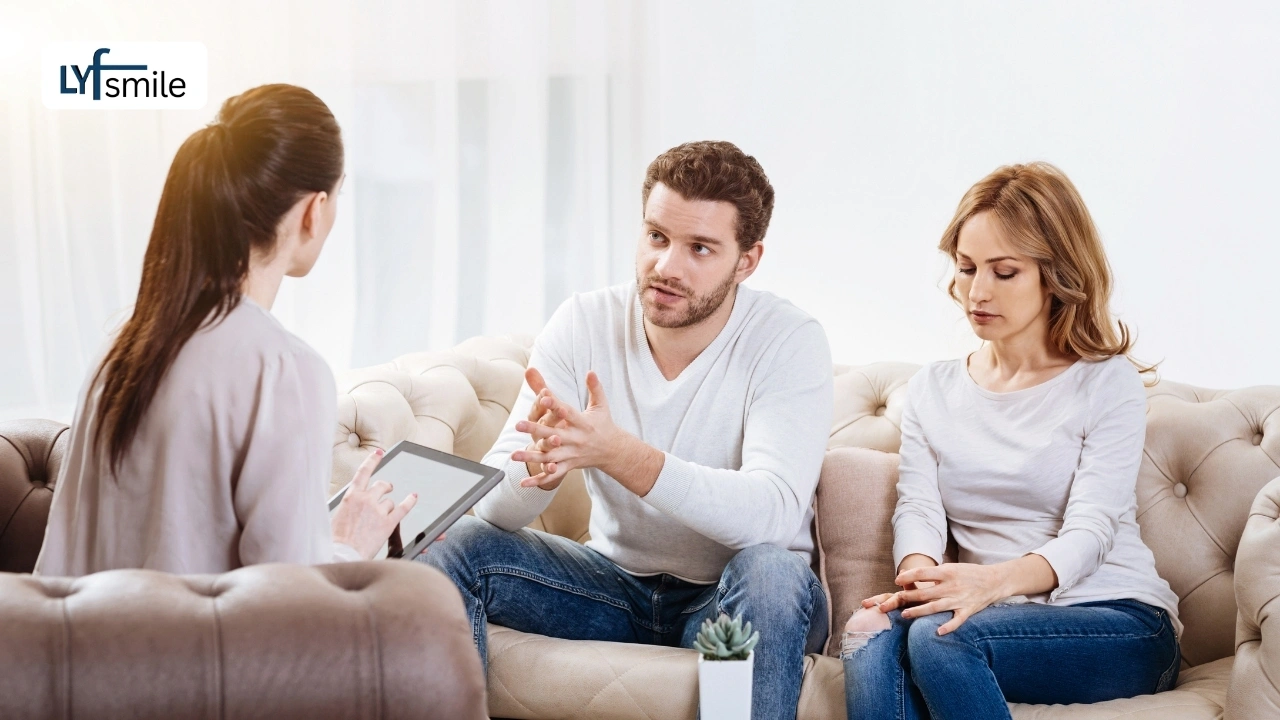 Psychologist providing divorce counseling support