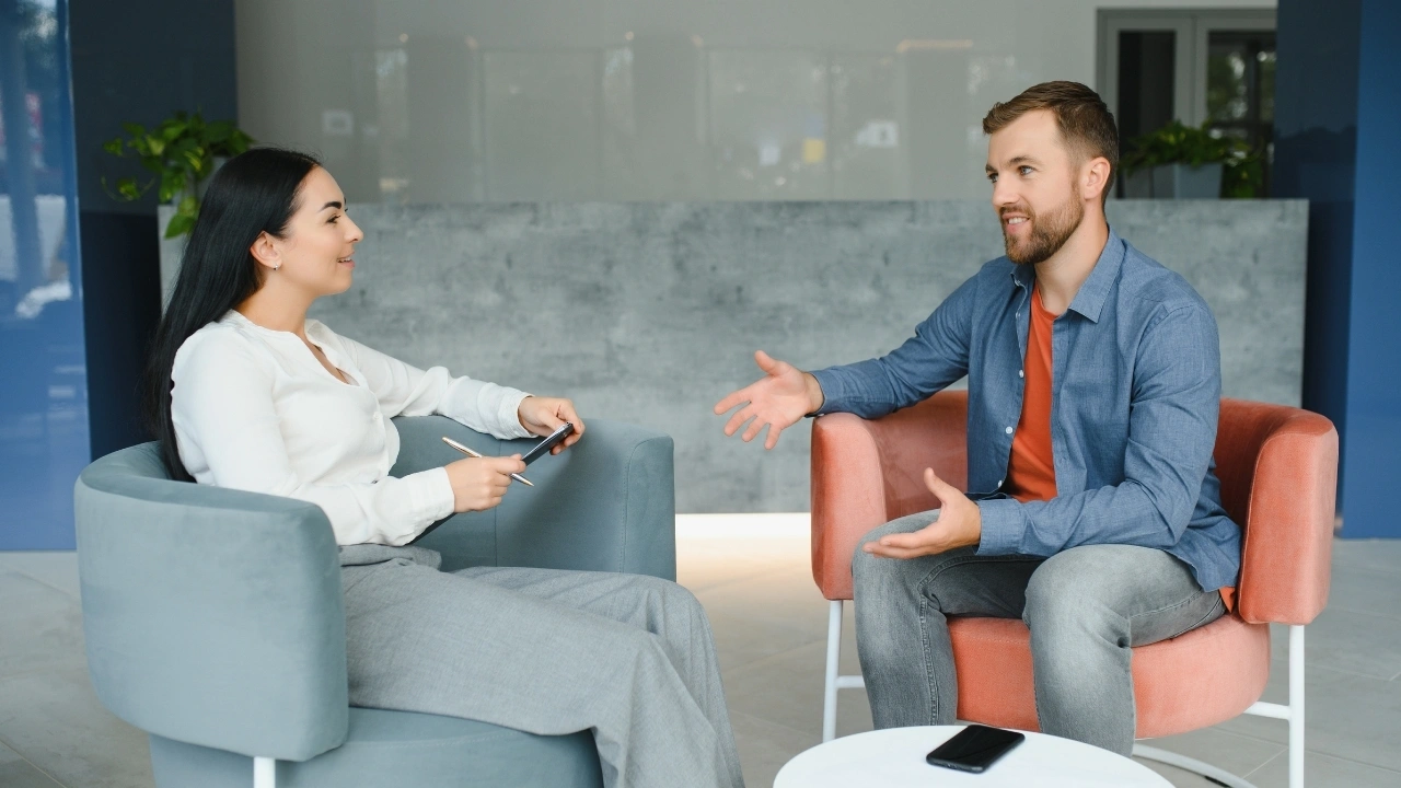 best female psychologist therapy session